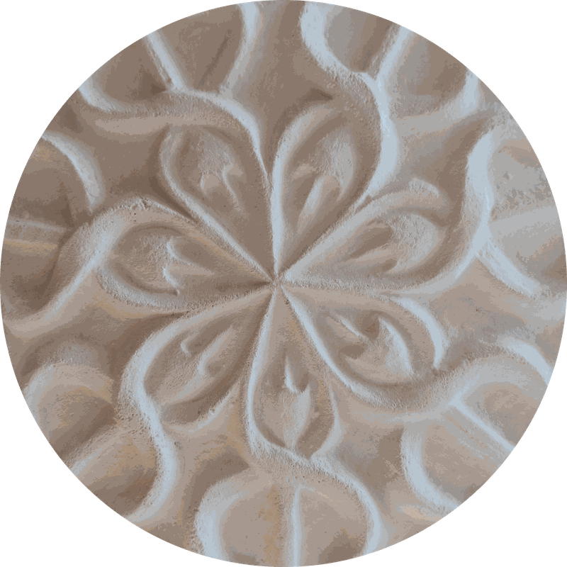Merkursiegel: ein rundes, weißes Relief-Ornament mit blütenartig kreisenden Formen
